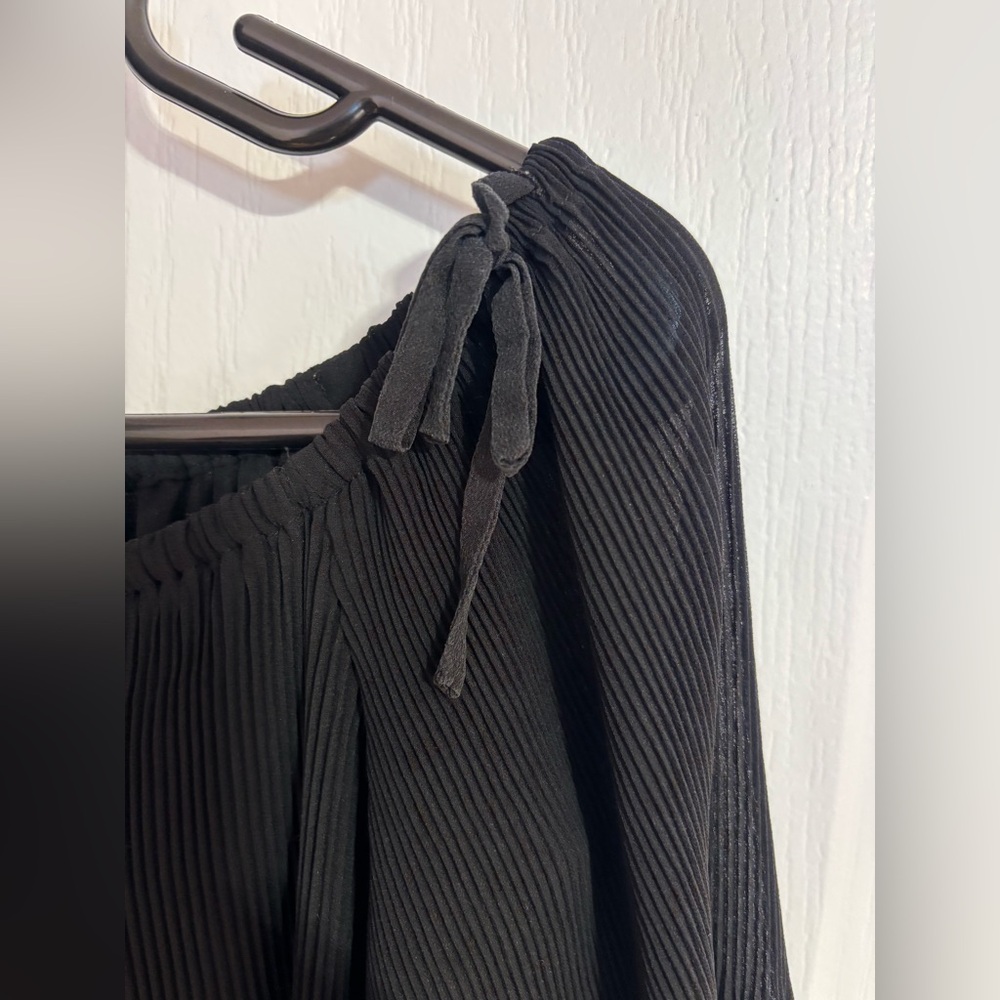 Aritzia Wilfred Talence Pleated Chiffon Off The Shoulder Black Blouse Size Small - Picture 5 of 10